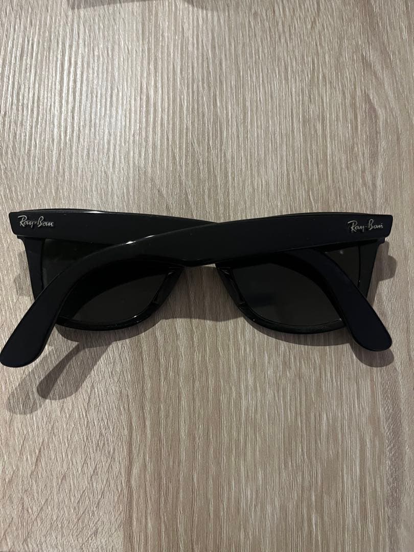 新品 Ray-Ban Wayfarer ブラックサングラス ケース付き