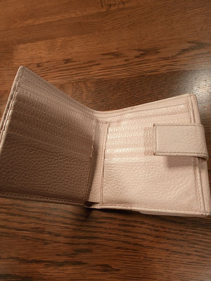 GUCCI ピンクレザー 二つ折り財布