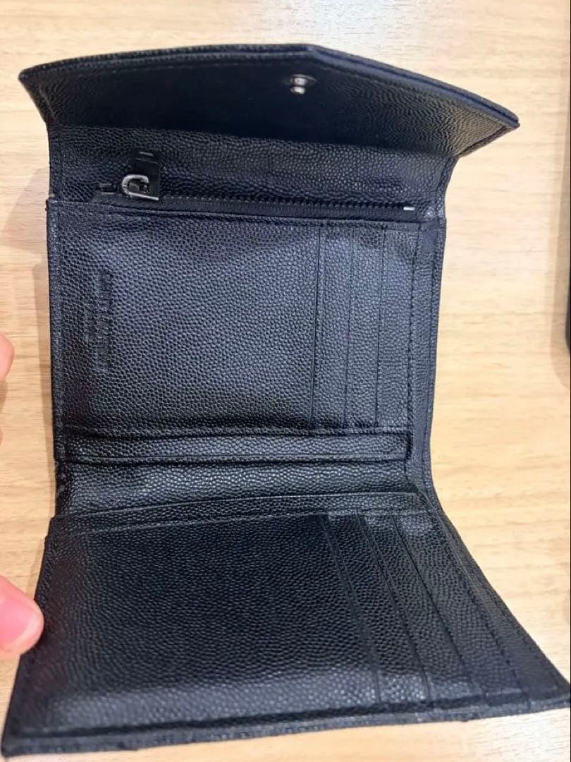 早い者勝ち‼️大人気YSL ブラックレザー 二つ折り財布