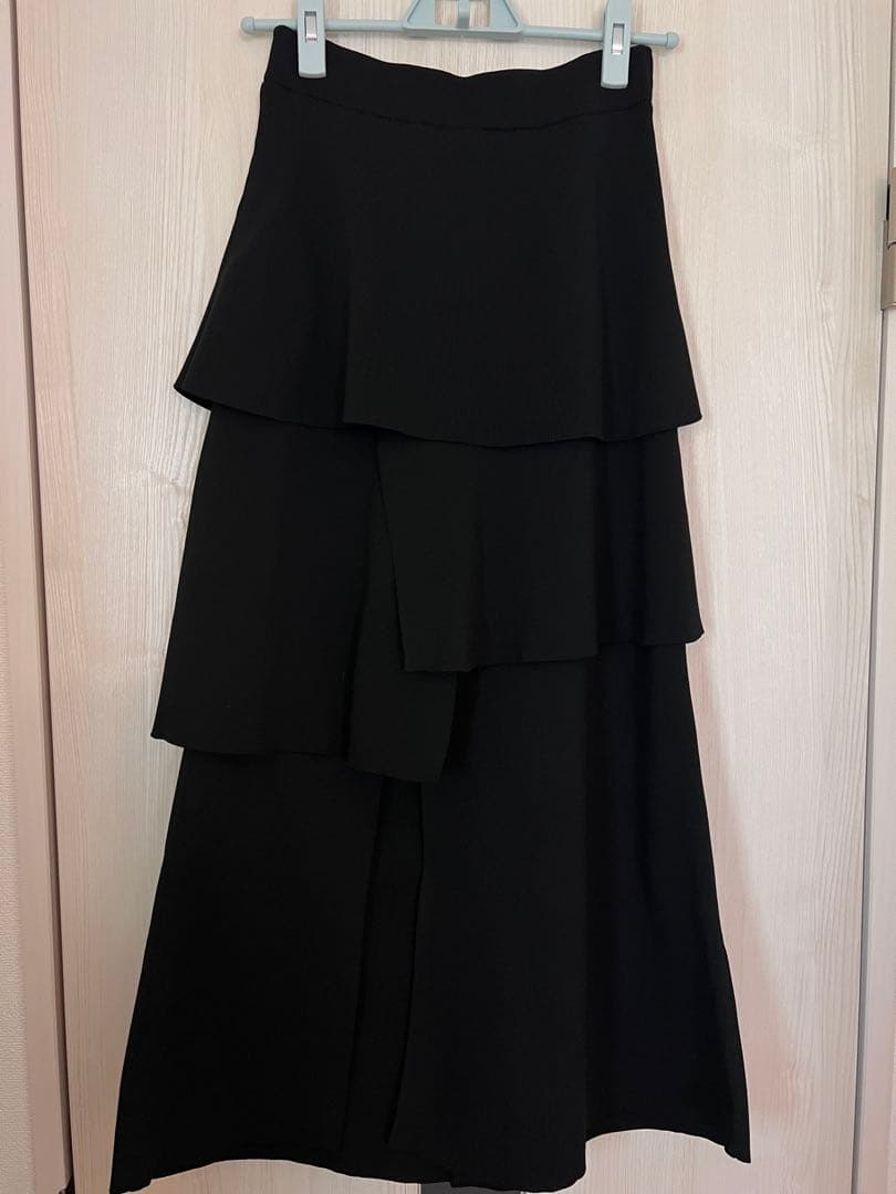 PINUE ニットティアードスカートSサイズ（BLACK）