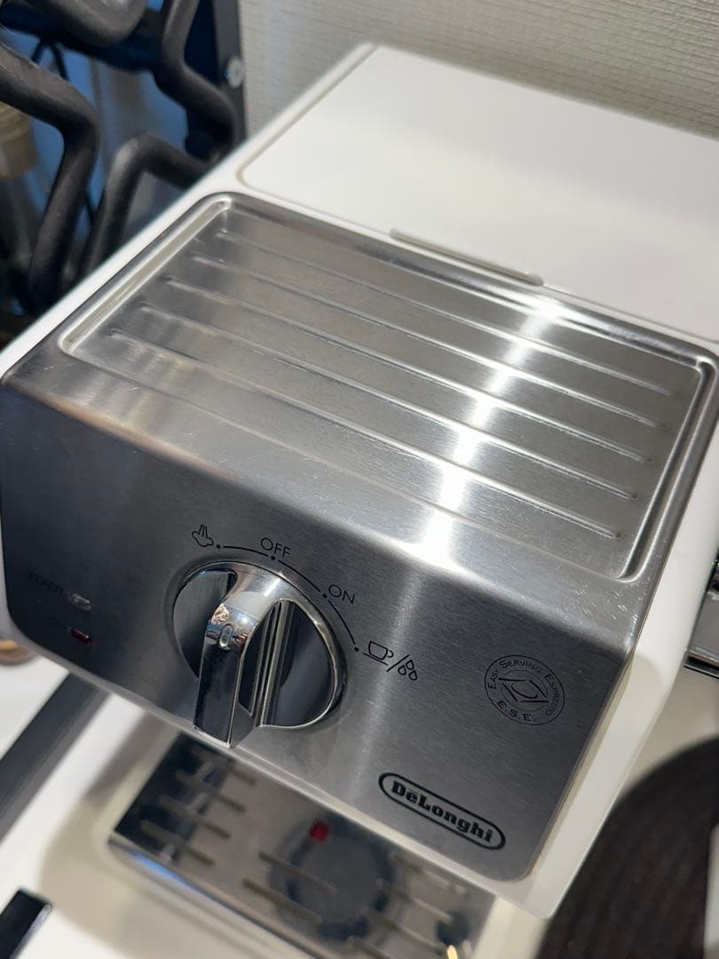 デロンギ　エスプレッソマシン DeLonghi ECP3220J-W ホワイト