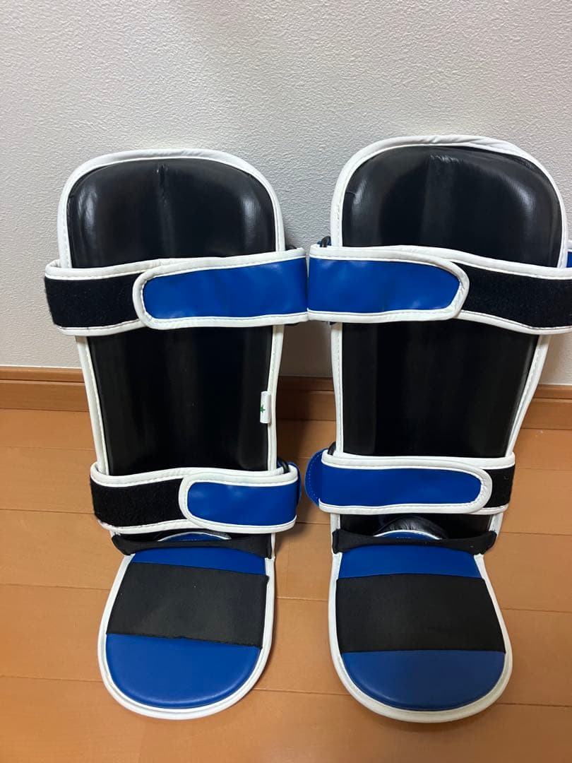 美品　ISAMI レガース　キックボクシング　格闘技　MMA Mサイズ