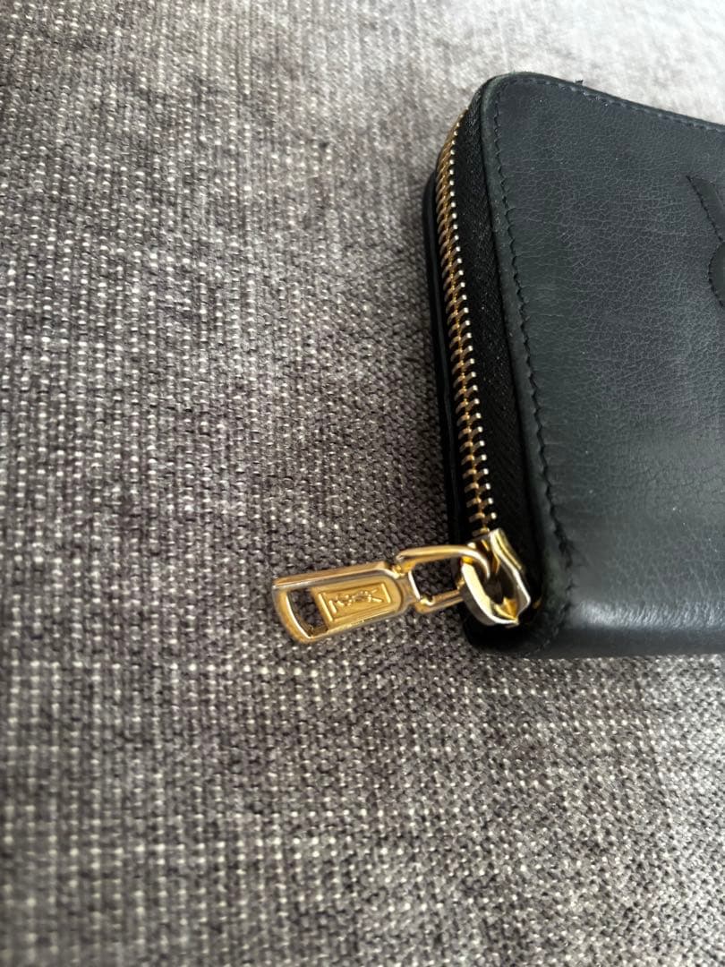 SAINT LAURENT ブラックレザー二つ折り財布