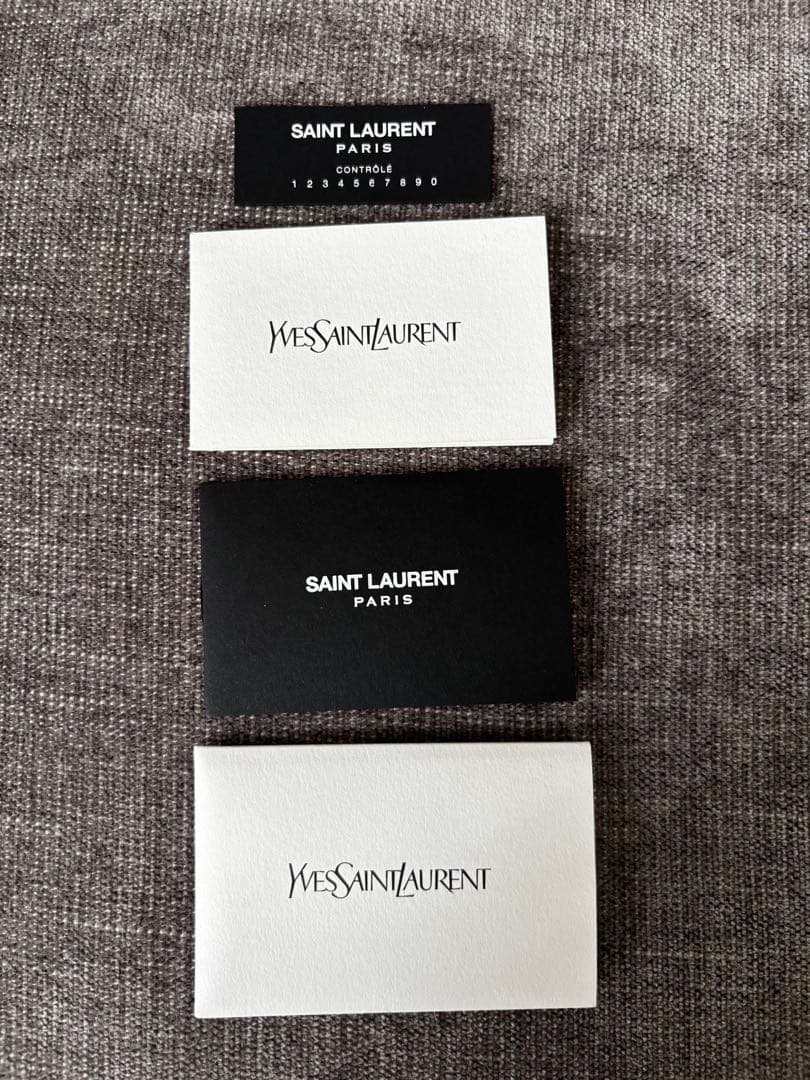 SAINT LAURENT ブラックレザー二つ折り財布