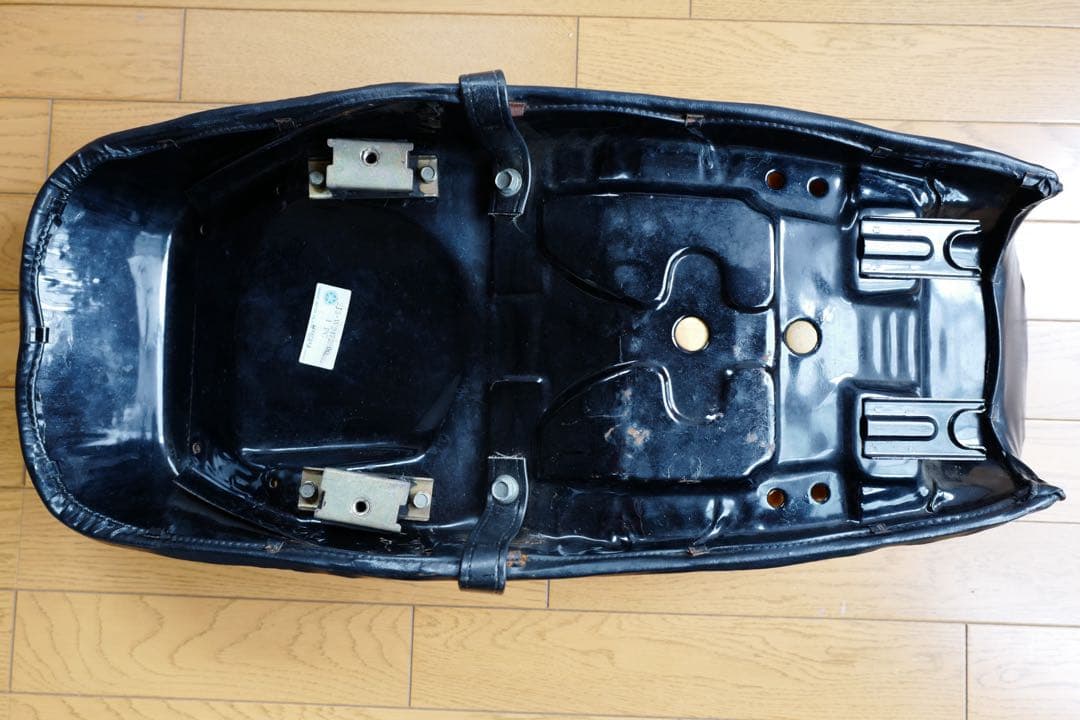 ヤマハ SR400 SR500 初期型 純正シート　未使用品