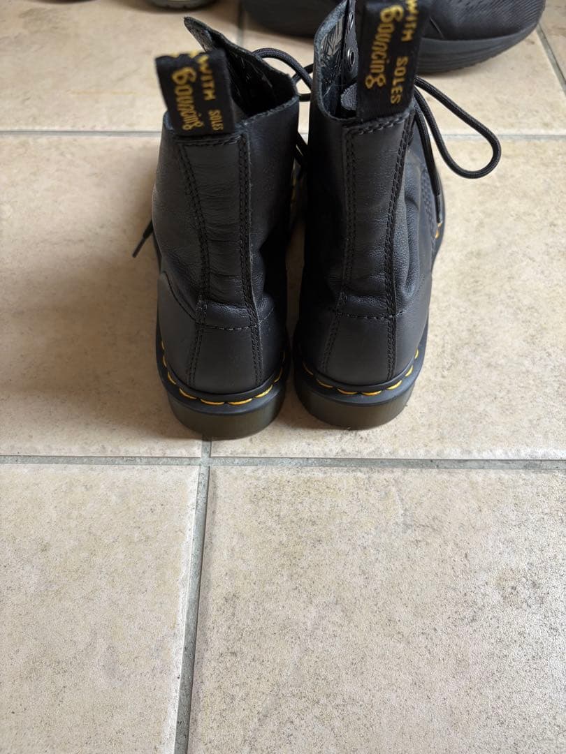 Dr. Martens ブラック 8ホールブーツ