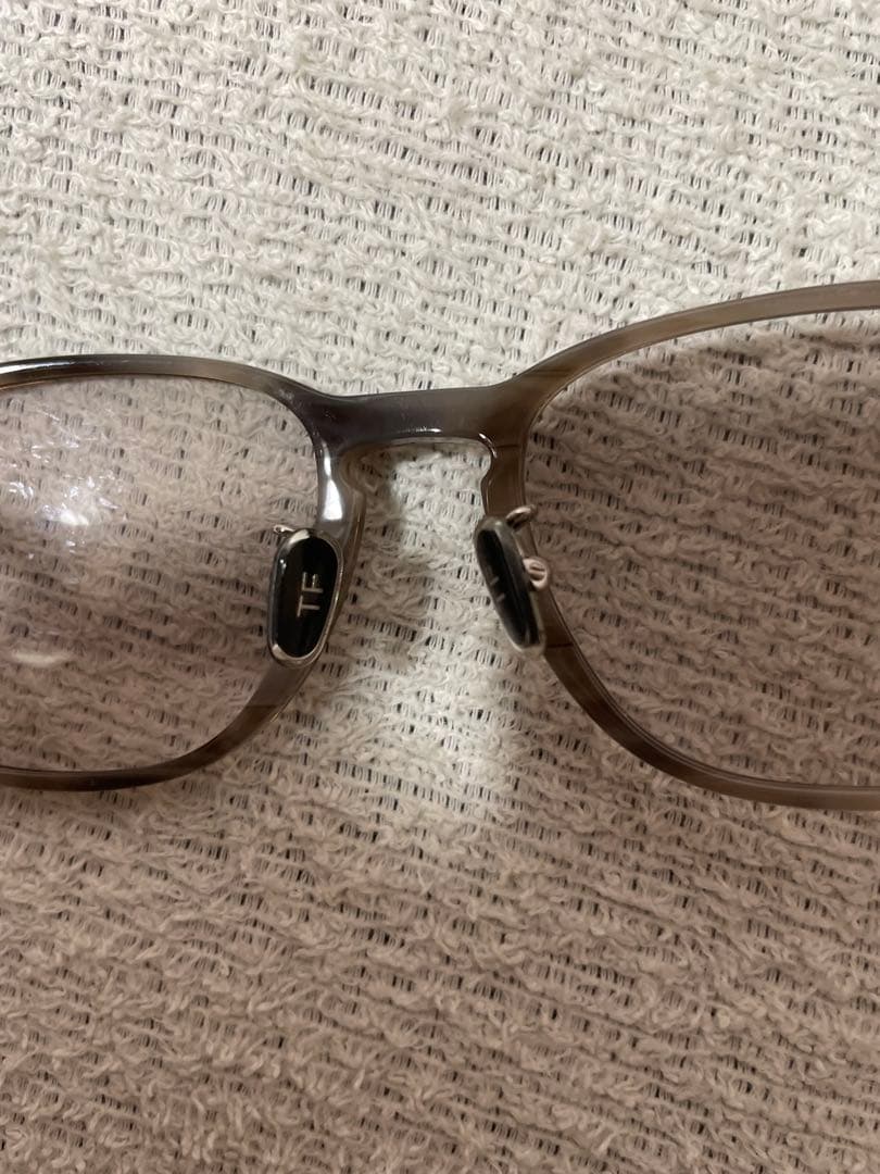 TOM FORD グレー オーバルサングラス ケース付き
