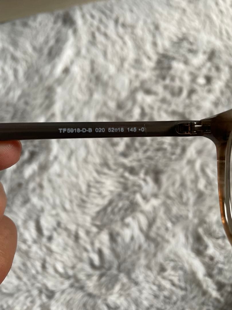 TOM FORD グレー オーバルサングラス ケース付き
