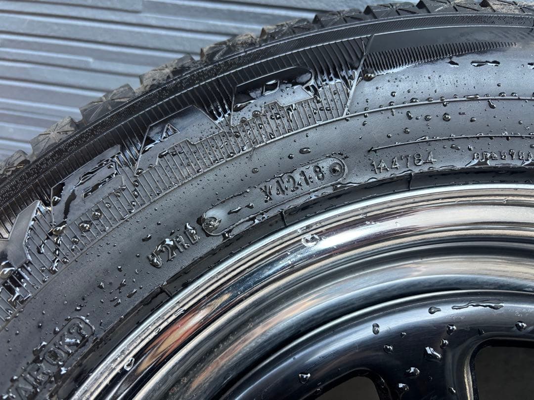 送料込　スタッドレス　215/65/R16 デイトナ　ブラック、クローム