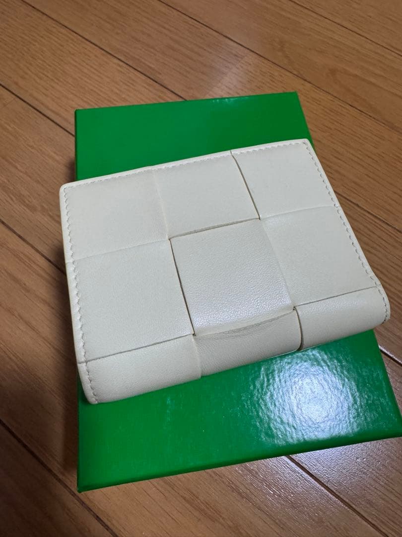 ボッテガヴェネタ スモールカセット ラム レザー 二つ折り財布