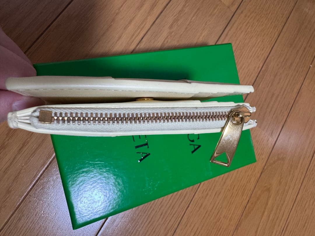 ボッテガヴェネタ スモールカセット ラム レザー 二つ折り財布