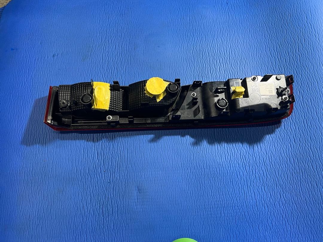 スズキ　エブリーW DA17W 右　テールレンズ　テールランプ
