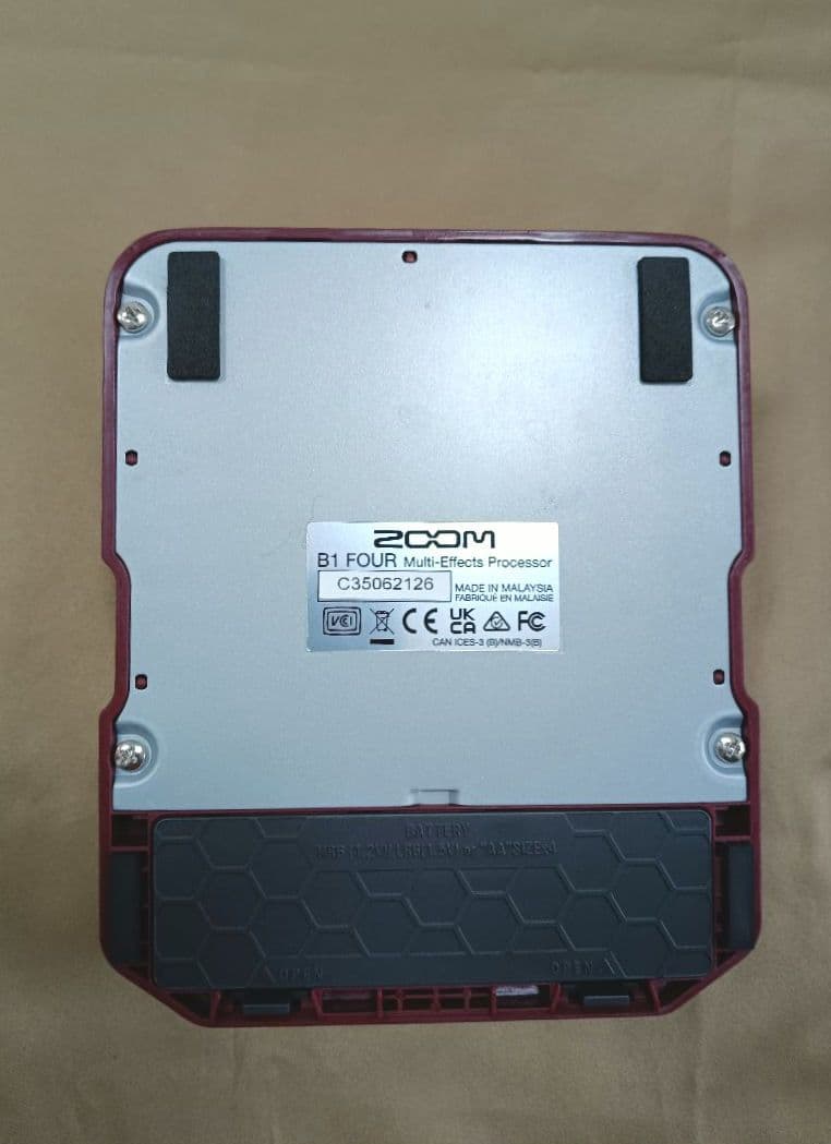 ZOOM B1 FOUR ベースエフェクター
