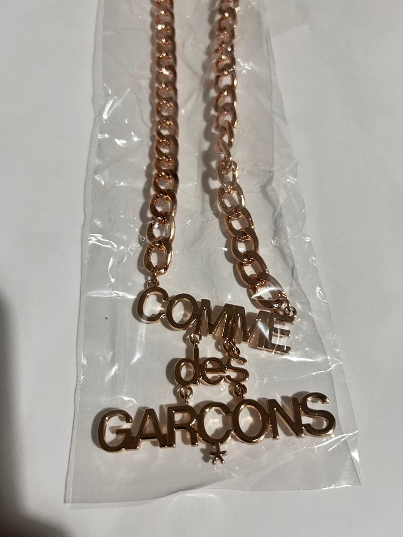 COMME des GARÇONS 新品未使用　ロゴネックレス ゴールド