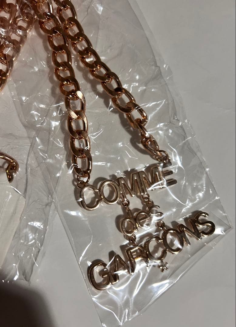 COMME des GARÇONS 新品未使用　ロゴネックレス ゴールド