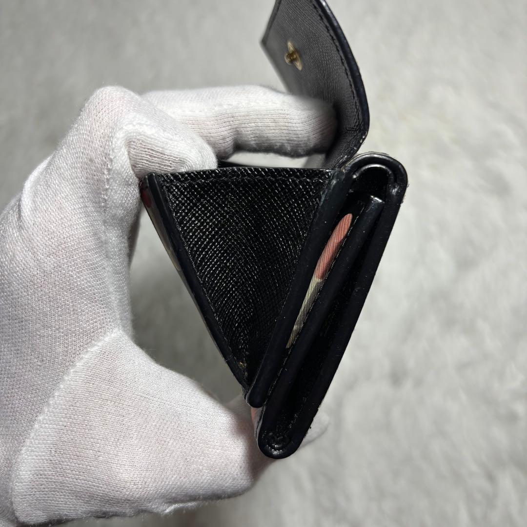 ✨美品✨ プラダ 三つ折り財布 リップ サフィアーノ 三角ロゴ レザー 黒 希少