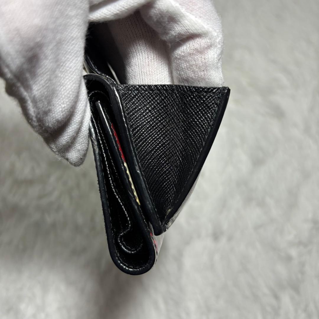 ✨美品✨ プラダ 三つ折り財布 リップ サフィアーノ 三角ロゴ レザー 黒 希少