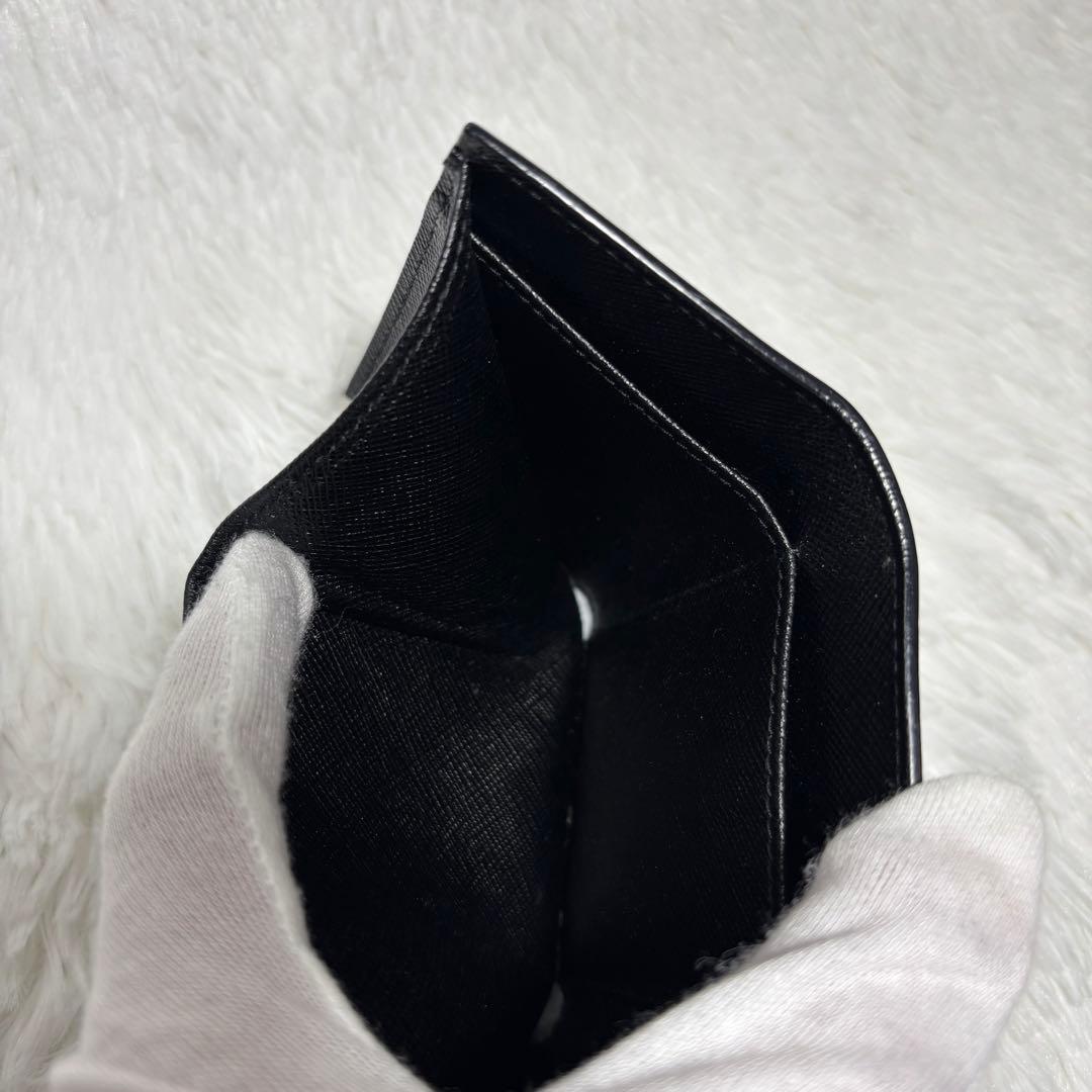 ✨美品✨ プラダ 三つ折り財布 リップ サフィアーノ 三角ロゴ レザー 黒 希少