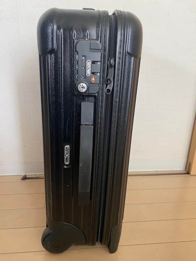 【リモワ　RIMOWA 32L キャンビン　持ち込みサイズ】黒　ポリカーボネイト