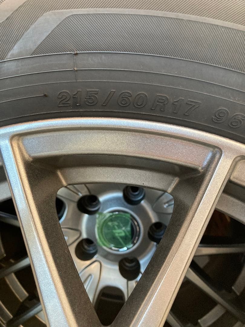 エスティマハイブリット　215/60R17 スタッドレスタイヤホイールセット