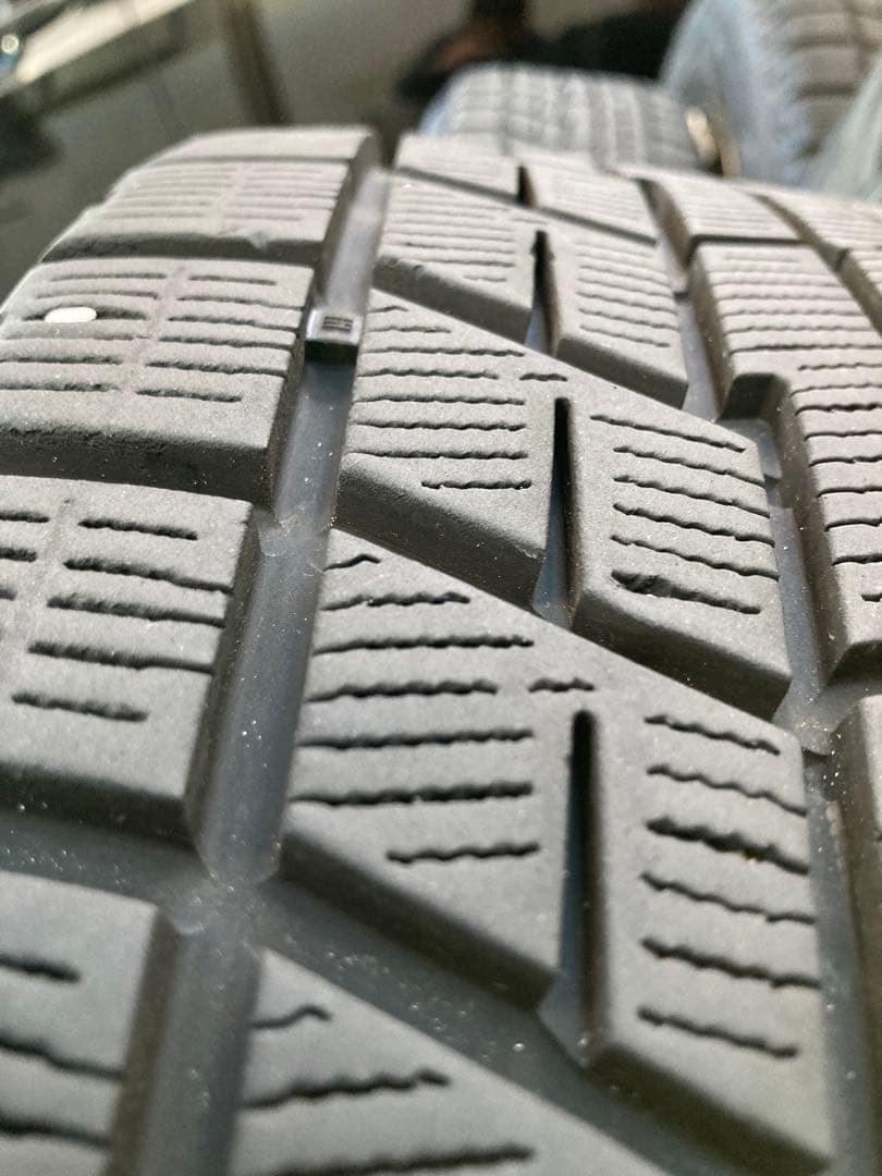 エスティマハイブリット　215/60R17 スタッドレスタイヤホイールセット