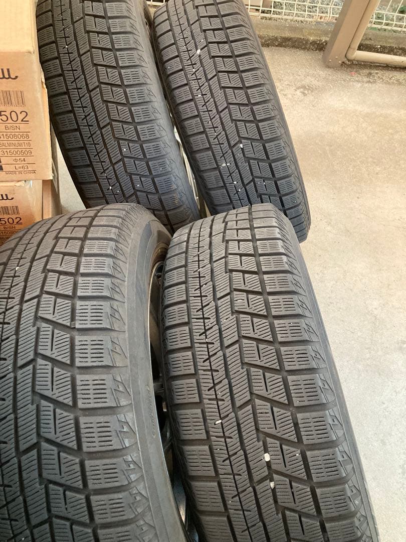 エスティマハイブリット　215/60R17 スタッドレスタイヤホイールセット