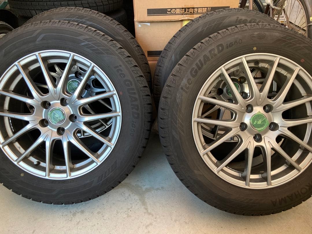 エスティマハイブリット　215/60R17 スタッドレスタイヤホイールセット