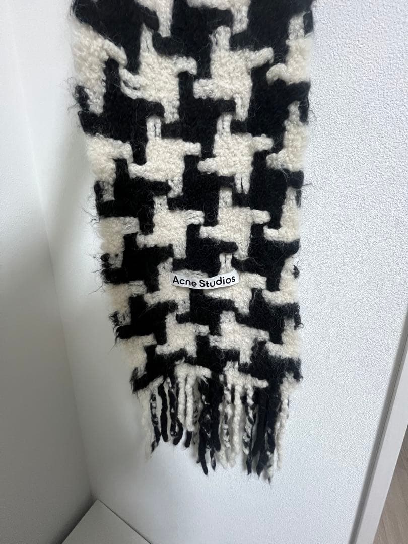 Acne Studios ハウンドトゥースマフラー