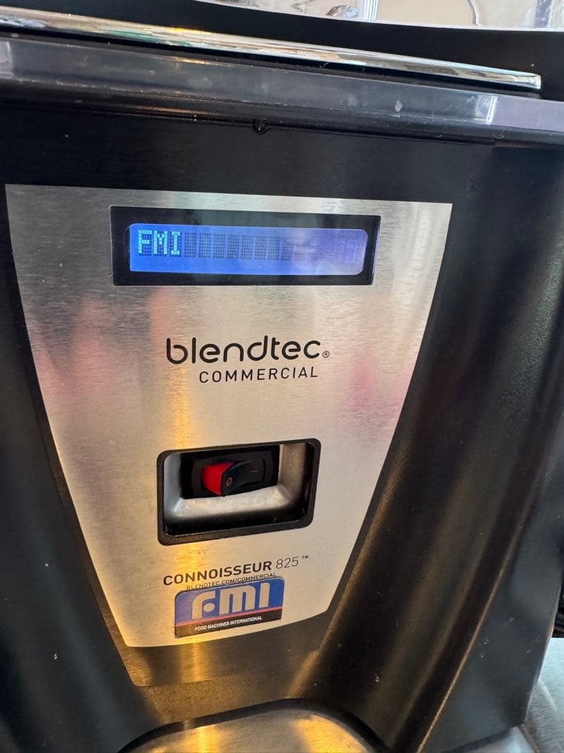 Blendtec 825 業務用ブレンダー 定価26万円 飲食店新規オープン
