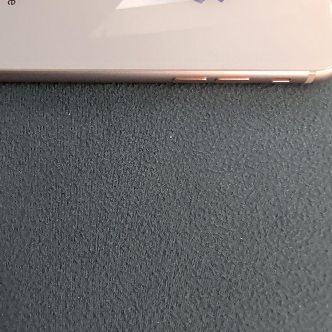 iPhone 8　64GB
