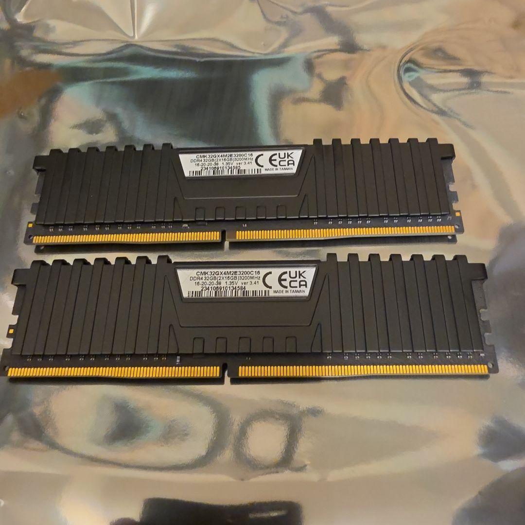 メモリー 32GB (2 x 16GB) DDR4 DRAM 3200MHz