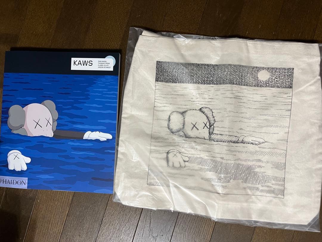 アート・デザイン・音楽 UNIQLO KAWS ART BOOK