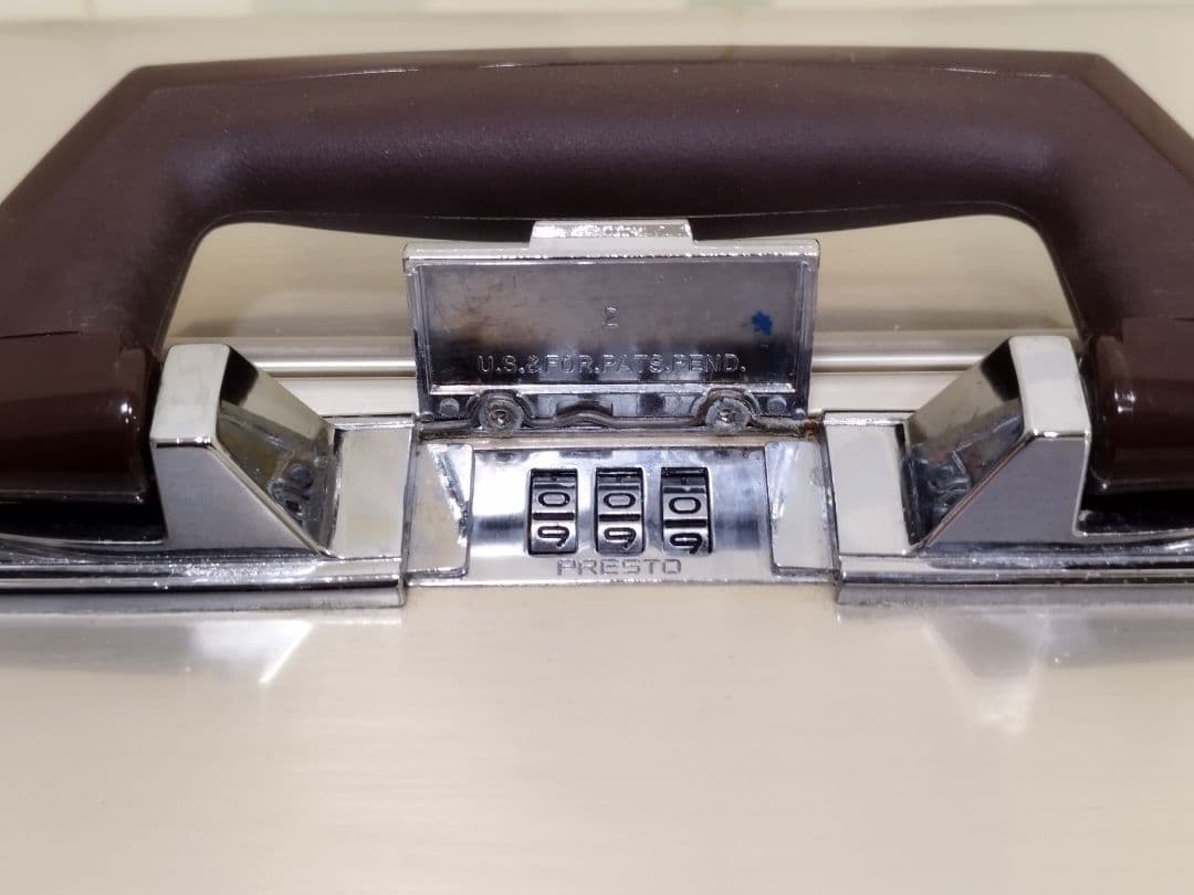 【希少】ゼロハリバートン アルミ製スーツケース ゴールド ３４０×５３０×２００