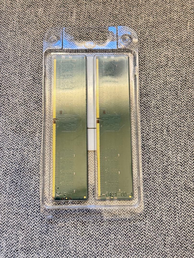 Crucial DDR4-3200 16GB（8GBx2） メモリ 美品