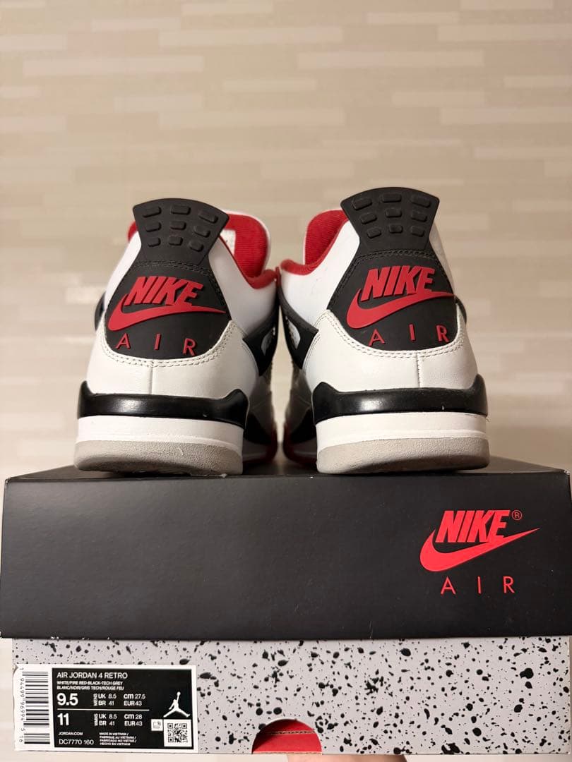 Air Jordan 4 Retro ファイアレッド