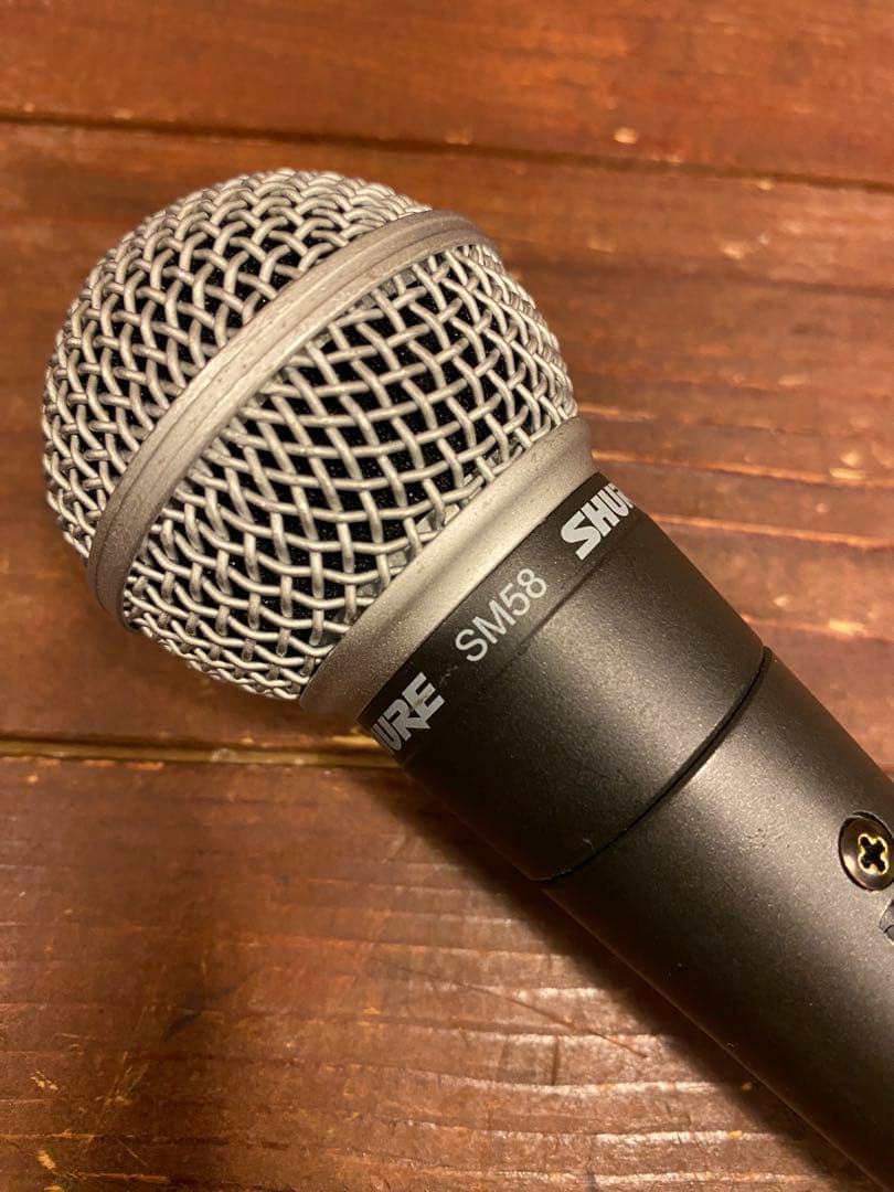 SHURE SM58 ダイナミックマイク 本体と付属品
