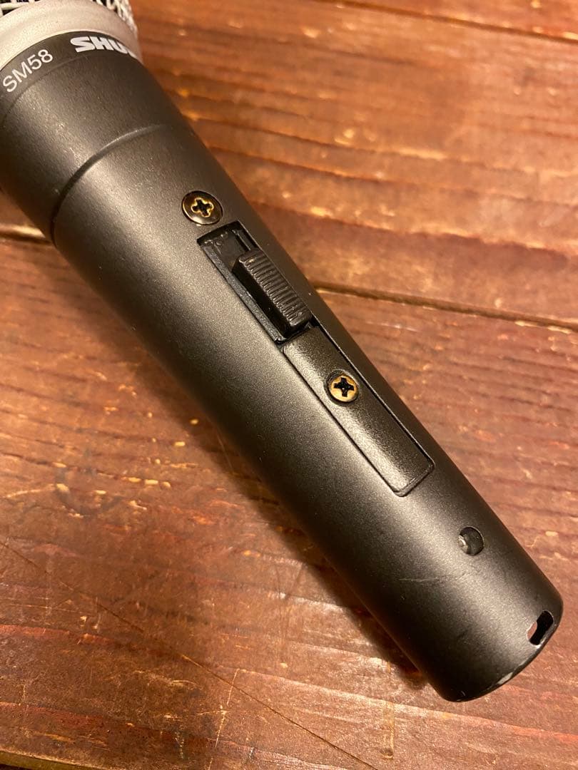 SHURE SM58 ダイナミックマイク 本体と付属品