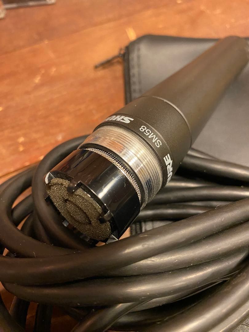 SHURE SM58 ダイナミックマイク 本体と付属品