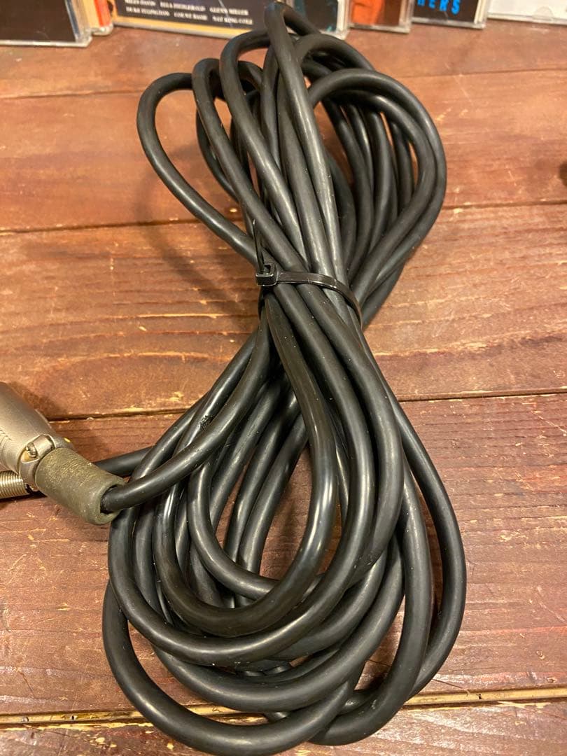 SHURE SM58 ダイナミックマイク 本体と付属品