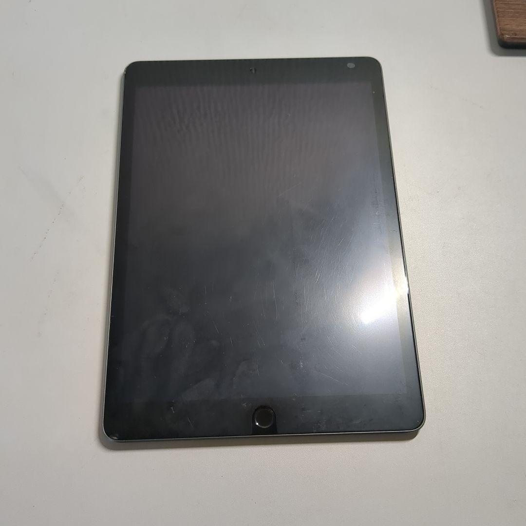 Apple iPad スペースグレー 第9世代　コード　キーボード　ケース付き