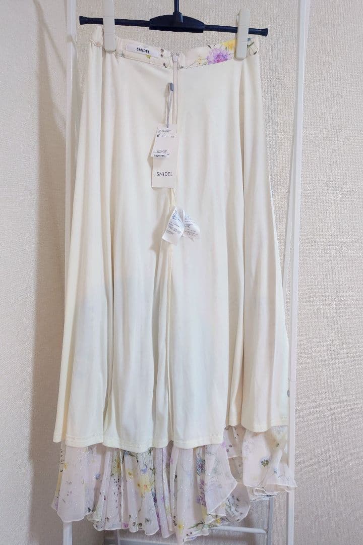 ラッフルフリルティアード スカート SNIDEL