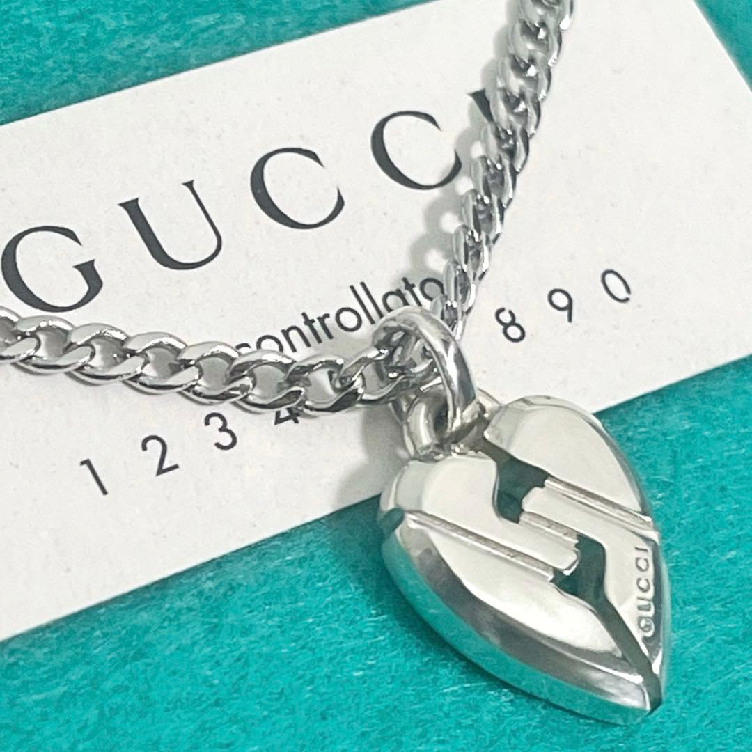美品　GUCCI ハートノットペンダント