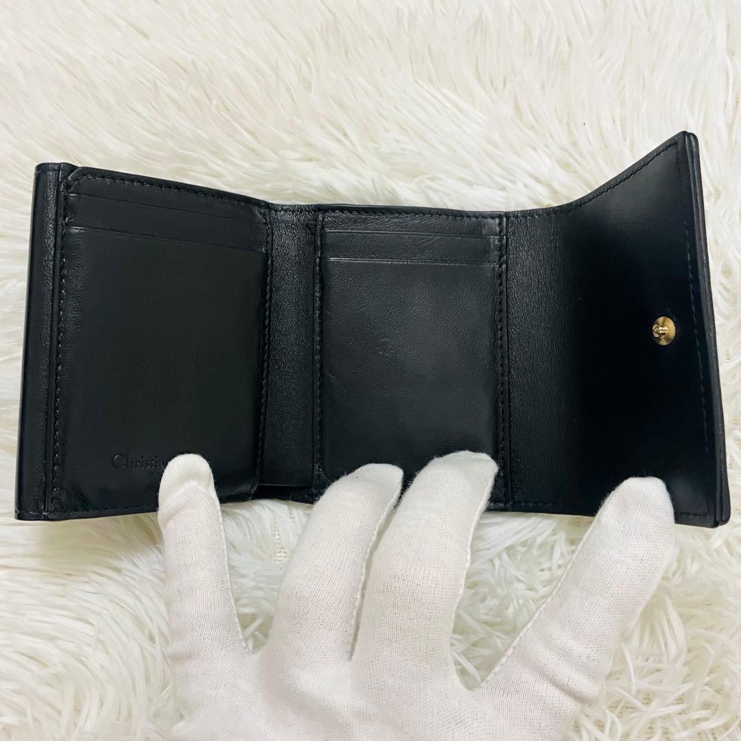 【♡）✨三つ折り財布 カナージュ ロータス レザー ブラック チャーム