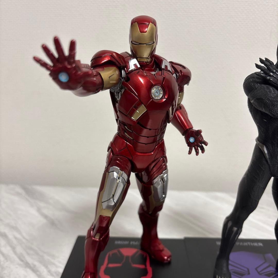 INFINITY SAGA アイアンマン　ブラックパンサーフィギュア