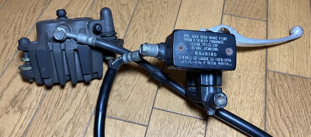 スズキ　グラストラッカー NJ47A 純正 フロント ブレーキ キャリパー