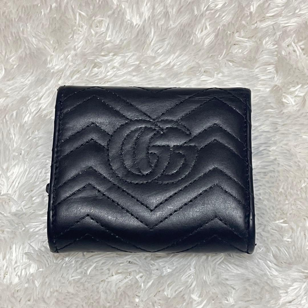 美品　グッチ 二つ折り財布 GGマーモント キルティング レザー 黒　ブラック