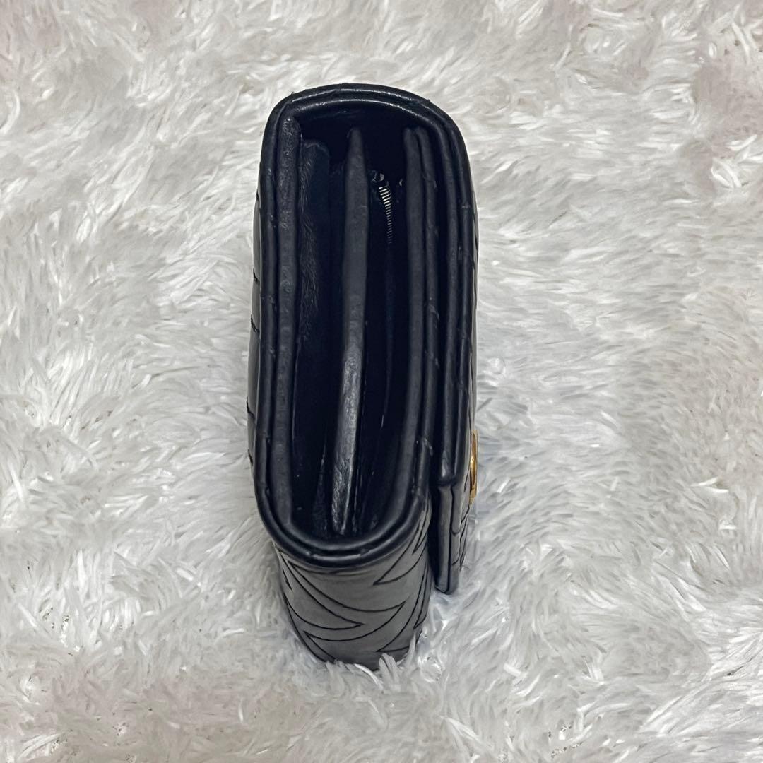 美品　グッチ 二つ折り財布 GGマーモント キルティング レザー 黒　ブラック