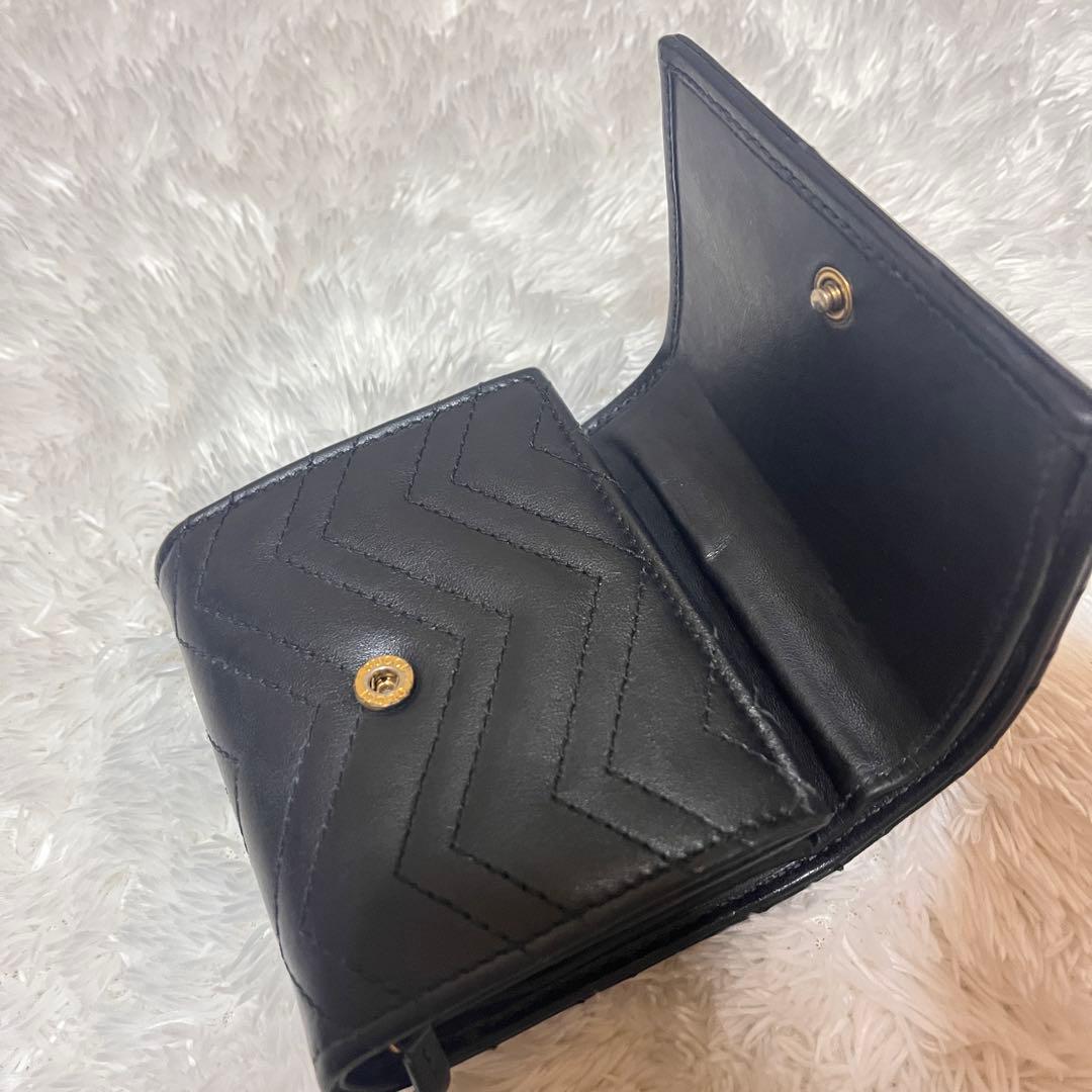 美品　グッチ 二つ折り財布 GGマーモント キルティング レザー 黒　ブラック