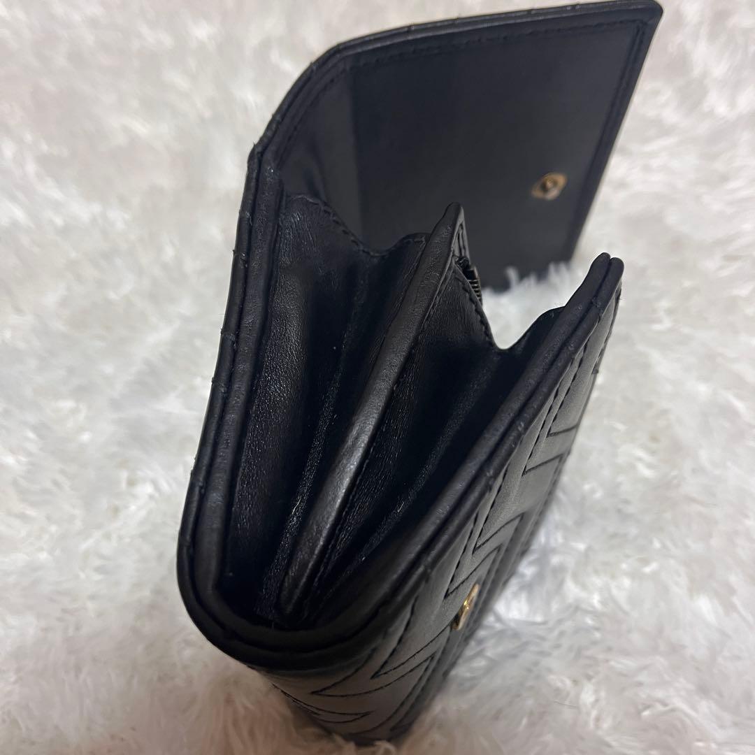 美品　グッチ 二つ折り財布 GGマーモント キルティング レザー 黒　ブラック