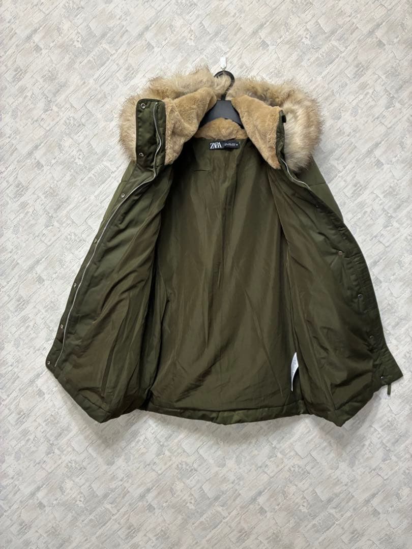 美品 ★ZARA★オリーブグリーン フードファー付き 中綿入りモッズコートＬ